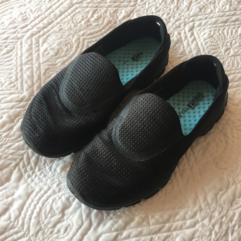 Sketchers Non-Slip Slip On Black Work Tennishoes